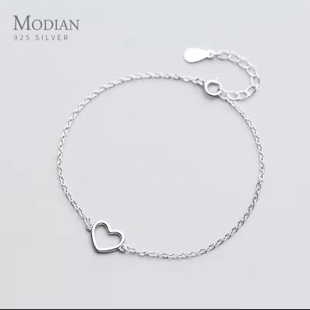 Minimalist, Silver Heart Charm Bracelet